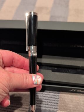 vintage S.T. Dupont Liberté series writing instrument in black lacquer.